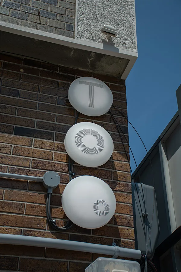 ホテルの看板